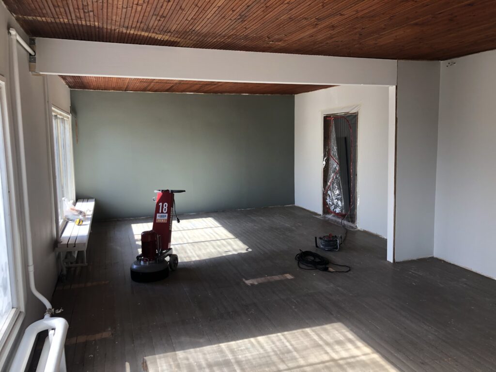 Valmistumassa oleva olohuone remontti